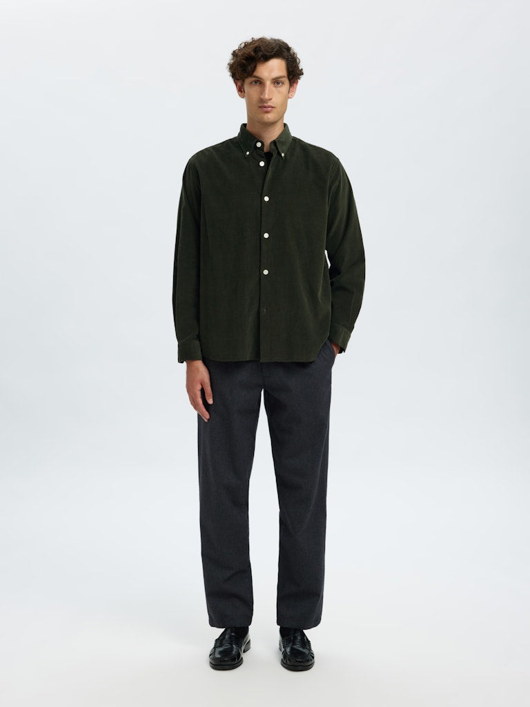 Selected Homme dark green corduroy overshirt for men, featuring button-down collar, long sleeves, and classic front button closure