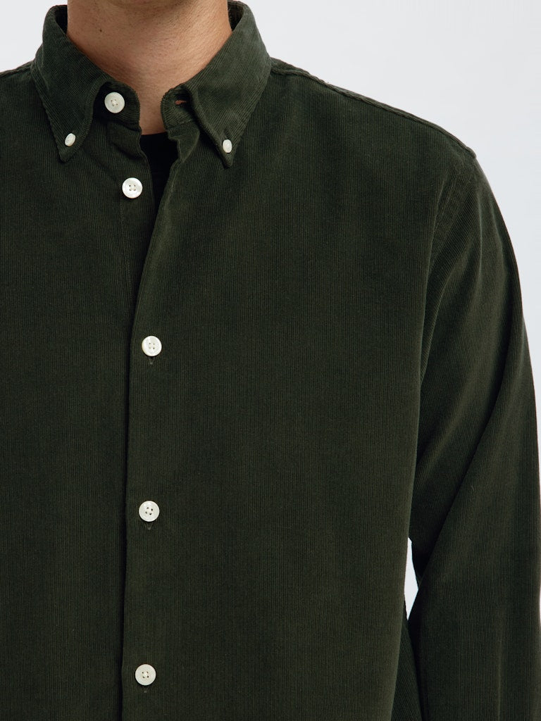 Selected Homme dark green corduroy overshirt for men, featuring button-down collar, long sleeves, and classic front button closure