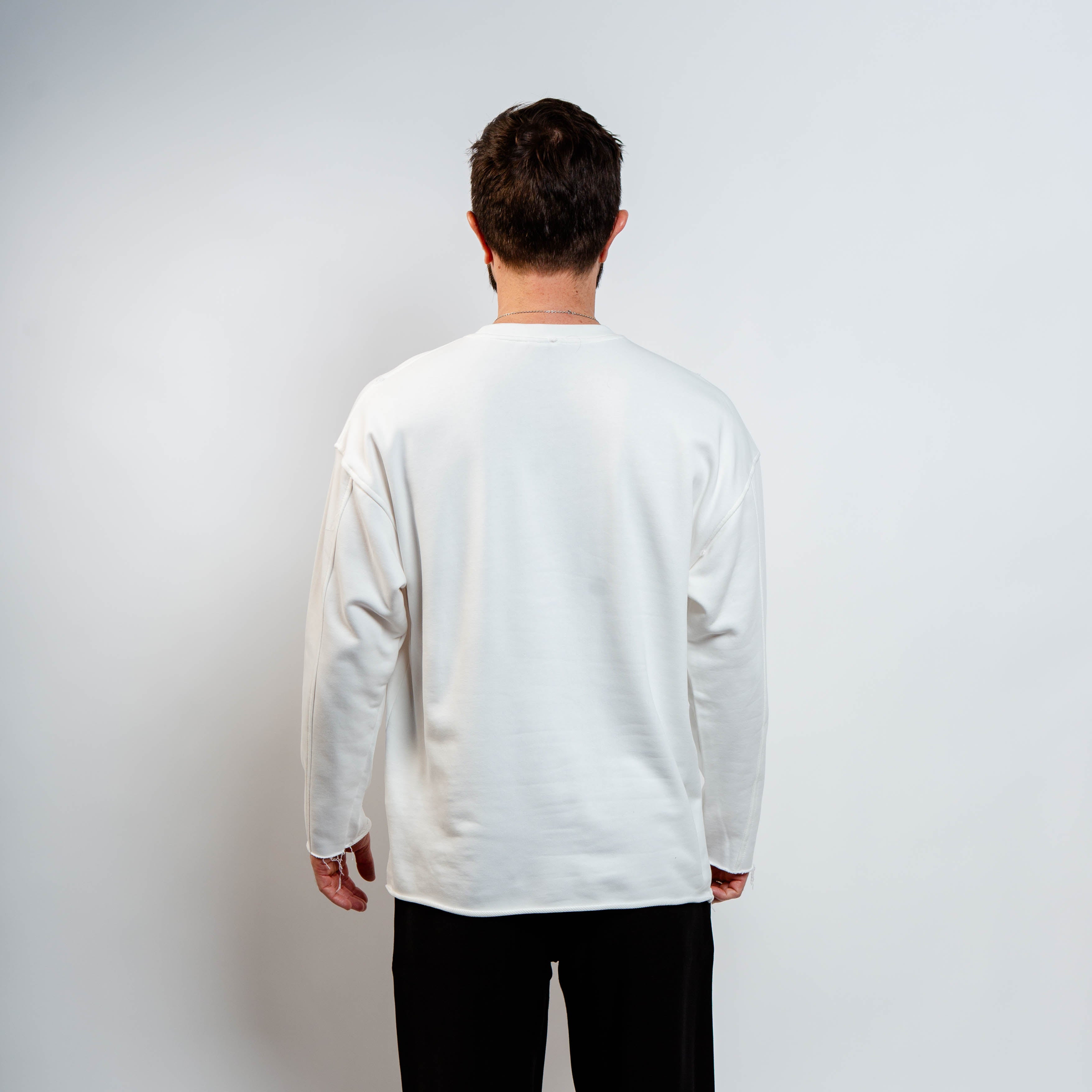 Relaxed white sweatshirt