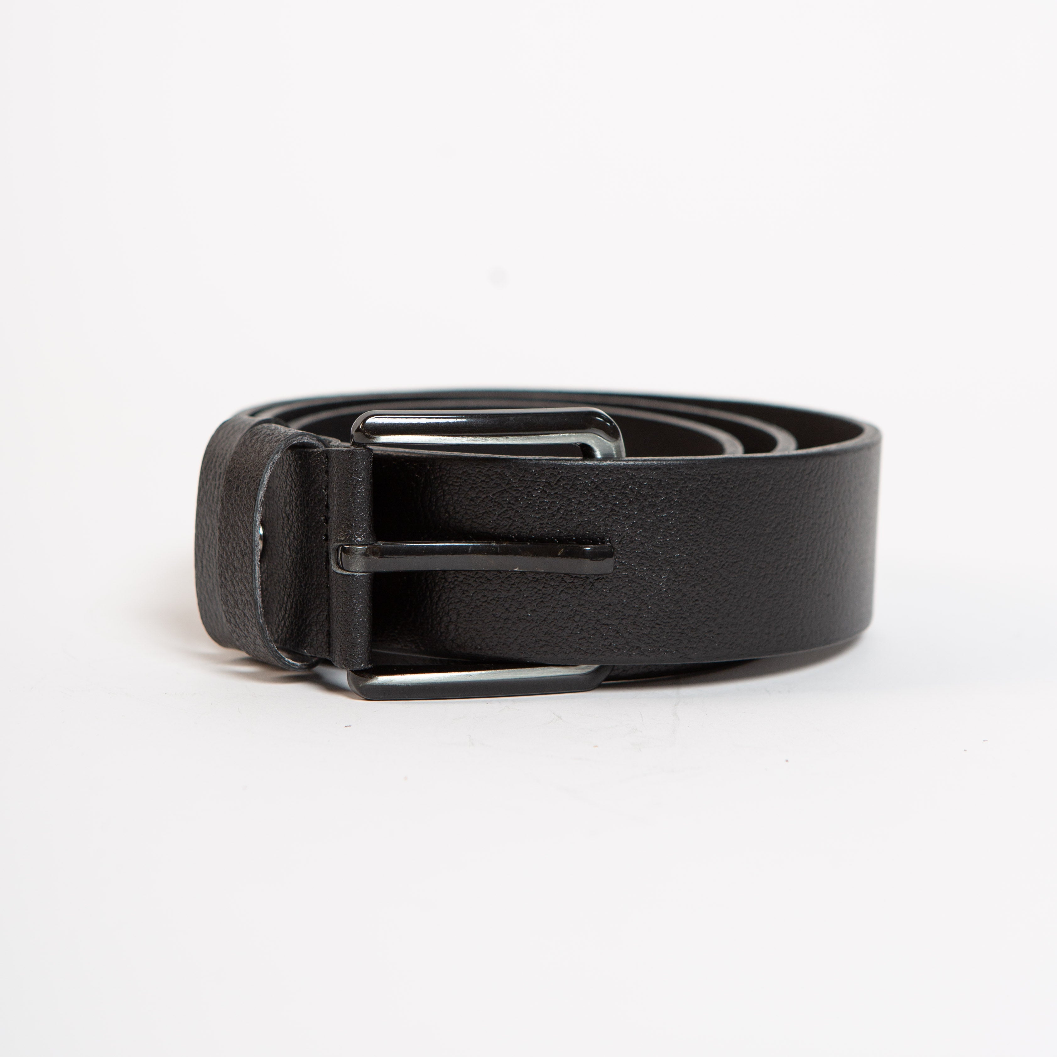 black casual leather belt with black buckle
